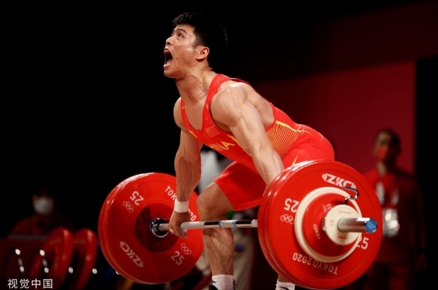 东京奥运会举重男子61公斤级 李发彬强势夺冠